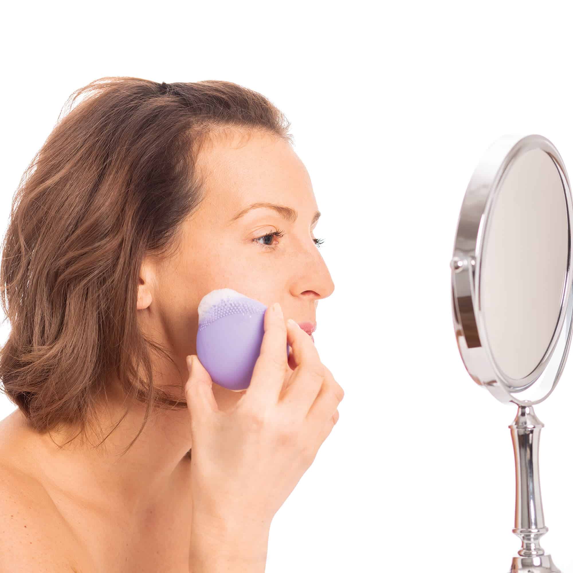 Filadelfia Aja Contar Silicone Facial Brush | Cleansing Brush | Plum Beauty